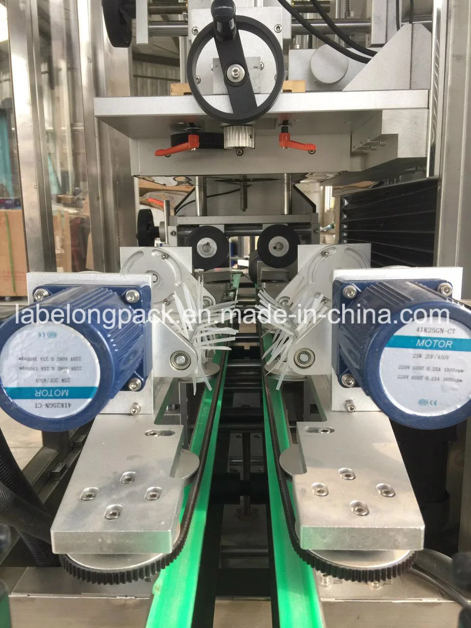 Automatic 6000-18000bph Pet/Glass Bottle Single/ Double Heads Shrink Sleeve Labeling Machine